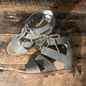 SOREL light green wedges.